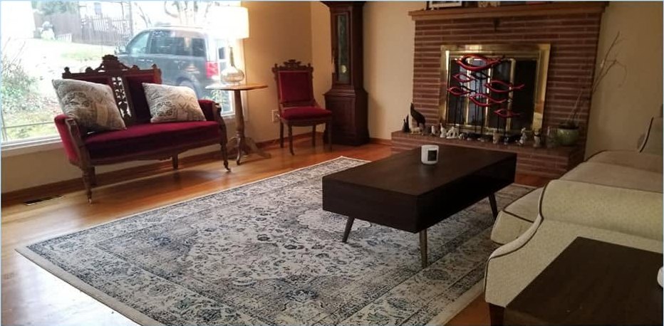 The same living room after a CCR clean, floor clear and the rug clean